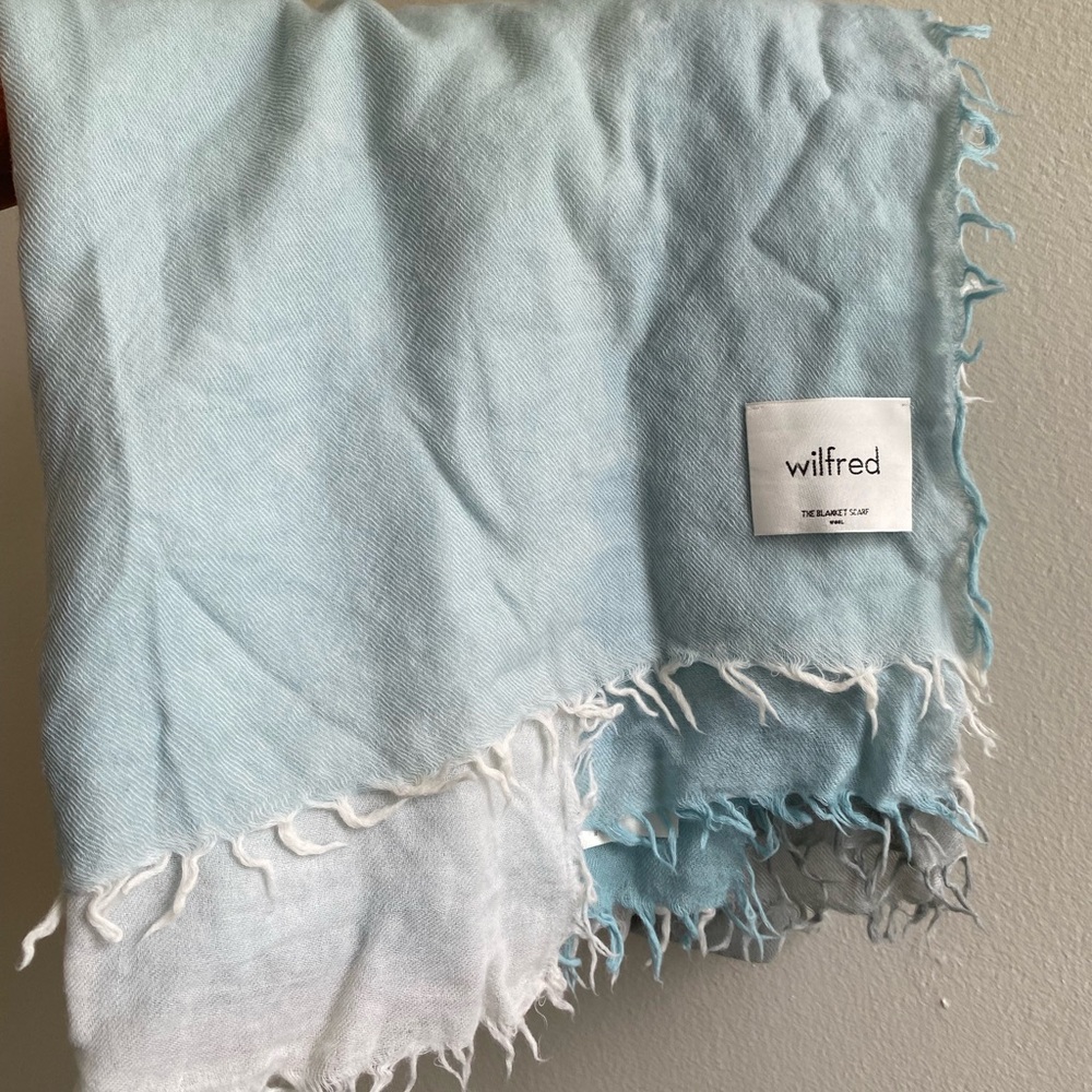 ARITZIA BLANKET SCARF NEVER WORN